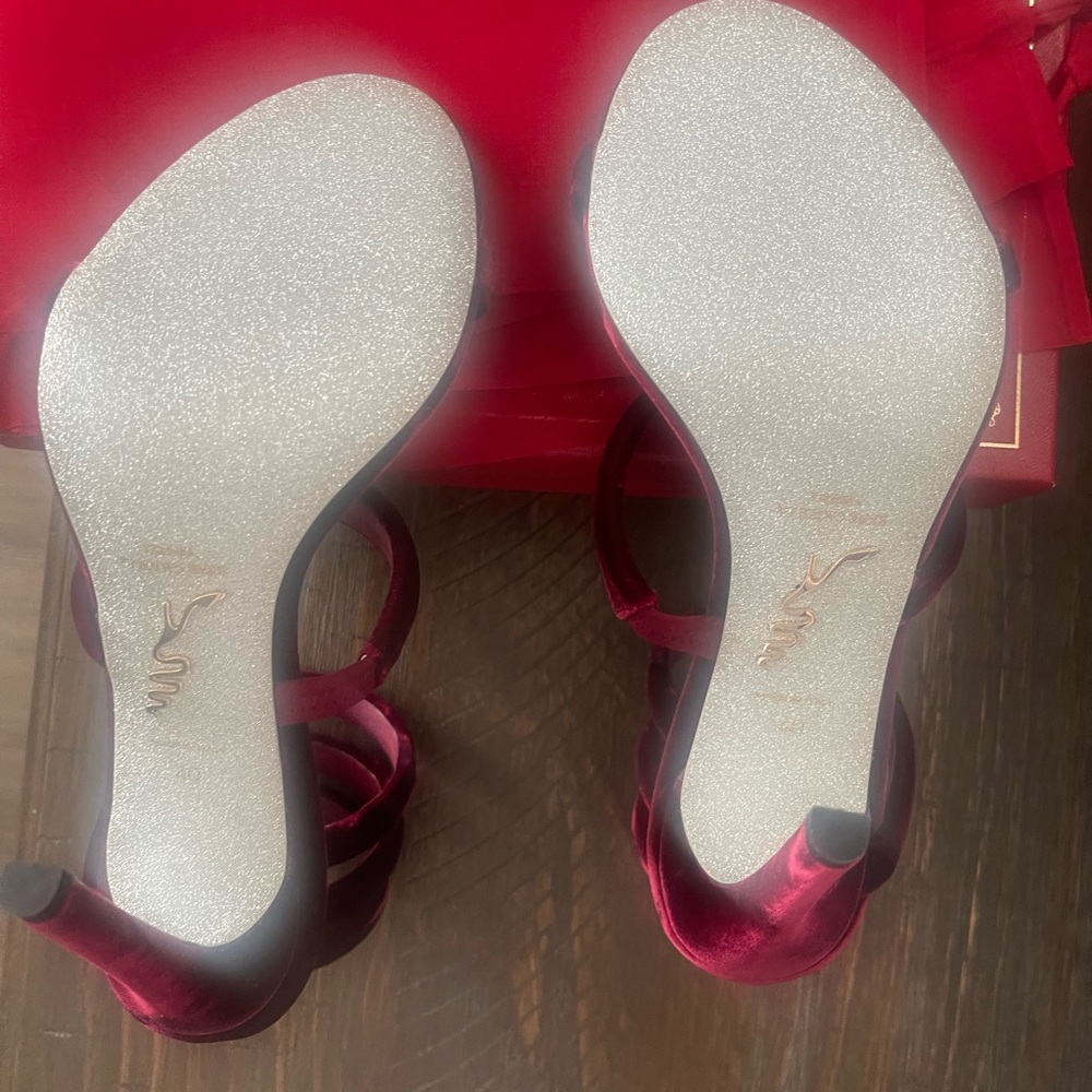 Rene Caovilla's Velvet Cleo sandals - Picture 6 of 9